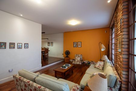 Sala de casa à venda com 3 quartos, 220m² em Conjunto Residencial Butanta, São Paulo