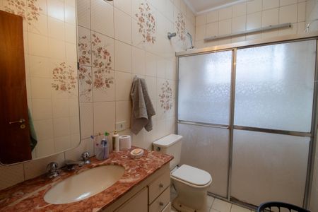 Casa à venda com 220m², 3 quartos e 3 vagasBanheiro da Suíte