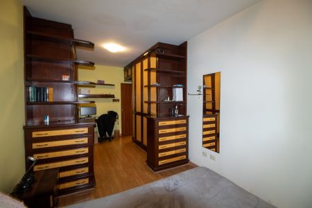Casa à venda com 220m², 3 quartos e 3 vagasSuíte