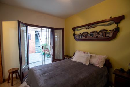 Casa à venda com 220m², 3 quartos e 3 vagasSuíte