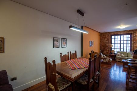 Casa à venda com 220m², 3 quartos e 3 vagasSala