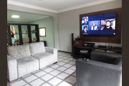 Casa à venda com 245m², 4 quartos e 3 vagasSala