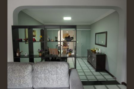 Casa à venda com 245m², 4 quartos e 3 vagasSala