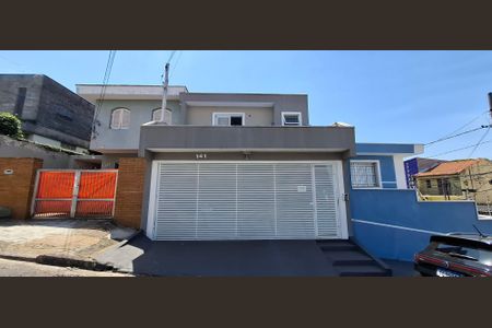 Casa à venda com 135m², 2 quartos e 2 vagasFachada