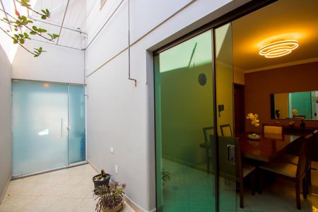 Casa à venda com 135m², 2 quartos e 2 vagasQuintal