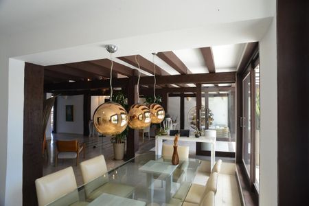 Casa de condomínio à venda com 675m², 4 quartos e 4 vagasSala