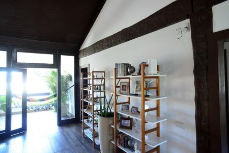 Casa de condomínio à venda com 675m², 4 quartos e 4 vagasCorredor