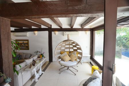 Casa de condomínio à venda com 675m², 4 quartos e 4 vagasSala