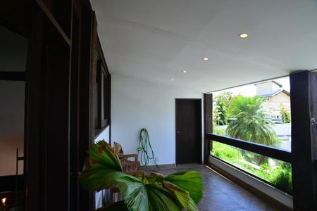 Casa de condomínio à venda com 675m², 4 quartos e 4 vagasVaranda