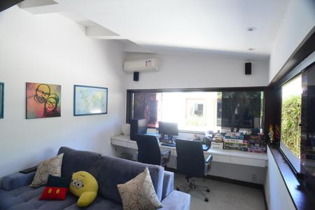 Casa de condomínio à venda com 675m², 4 quartos e 4 vagasSala 2