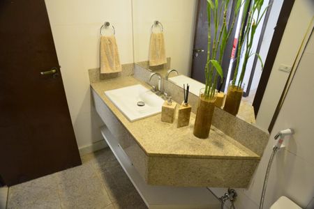 Casa de condomínio à venda com 675m², 4 quartos e 4 vagasLavabo