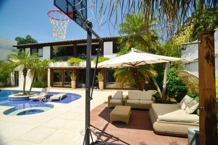 Casa de condomínio à venda com 675m², 4 quartos e 4 vagasÁrea comum - Piscina