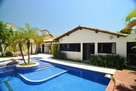 Casa de condomínio à venda com 675m², 4 quartos e 4 vagasÁrea comum - Piscina