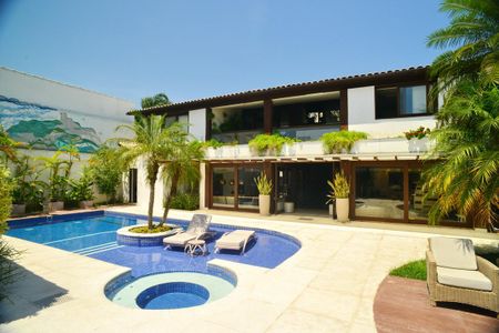 Casa de condomínio à venda com 675m², 4 quartos e 4 vagasÁrea comum - Piscina