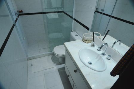 Casa de condomínio à venda com 675m², 4 quartos e 4 vagasBanheiro da Suíte 1