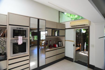 Casa de condomínio à venda com 675m², 4 quartos e 4 vagasCozinha