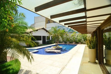 Casa de condomínio à venda com 675m², 4 quartos e 4 vagasÁrea comum - Piscina