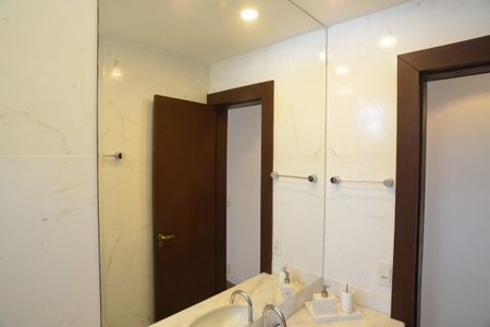 Casa de condomínio à venda com 675m², 4 quartos e 4 vagasBanheiro da Suíte 4