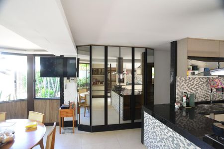 Casa de condomínio à venda com 675m², 4 quartos e 4 vagasCozinha