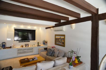 Casa de condomínio à venda com 675m², 4 quartos e 4 vagasSala