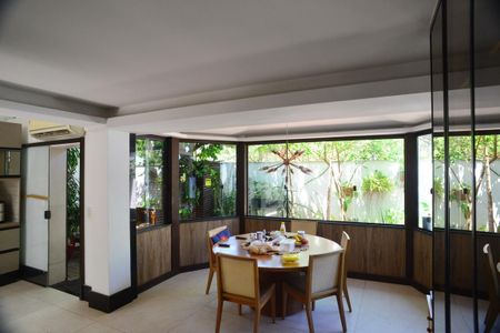 Casa de condomínio à venda com 675m², 4 quartos e 4 vagasCozinha