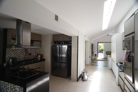 Casa de condomínio à venda com 675m², 4 quartos e 4 vagasCozinha