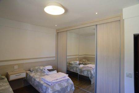 Casa de condomínio à venda com 675m², 4 quartos e 4 vagasSuíte 3