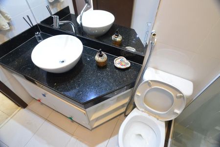 Casa de condomínio à venda com 675m², 4 quartos e 4 vagasBanheiro Social