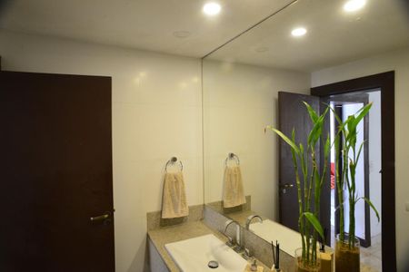 Casa de condomínio à venda com 675m², 4 quartos e 4 vagasLavabo