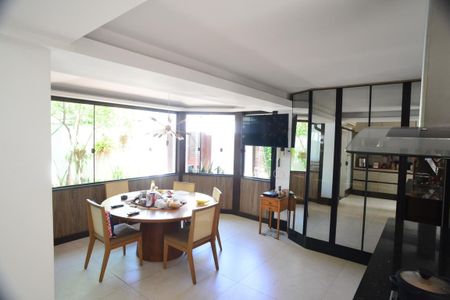 Casa de condomínio à venda com 675m², 4 quartos e 4 vagasCozinha