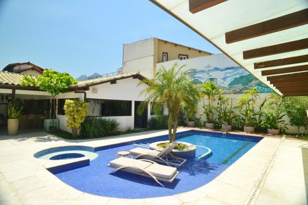 Casa de condomínio à venda com 675m², 4 quartos e 4 vagasÁrea comum - Piscina