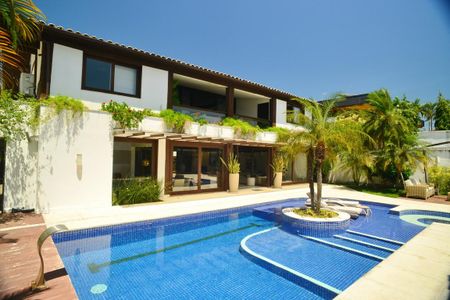 Casa de condomínio à venda com 675m², 4 quartos e 4 vagasÁrea comum - Piscina