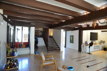 Casa de condomínio à venda com 675m², 4 quartos e 4 vagasSala