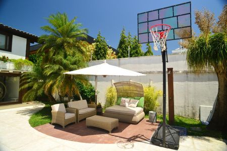 Casa de condomínio à venda com 675m², 4 quartos e 4 vagasÁrea comum - Piscina