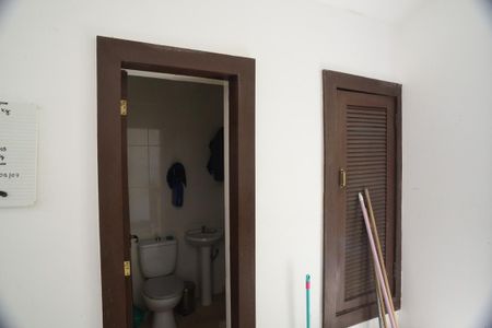 Casa de condomínio à venda com 675m², 4 quartos e 4 vagasBanheiro de Serviço