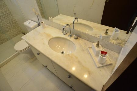 Casa de condomínio à venda com 675m², 4 quartos e 4 vagasBanheiro da Suíte 4