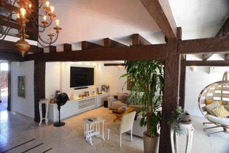 Casa de condomínio à venda com 675m², 4 quartos e 4 vagasSala