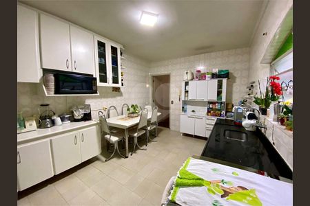 Casa à venda com 3 quartos, 127m² em Cupecê, São Paulo