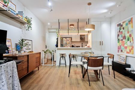 Apartamento à venda com 70m², 2 quartos e 1 vaga Apartamento à venda com 70m², 2 quartos e 1 vagaSala