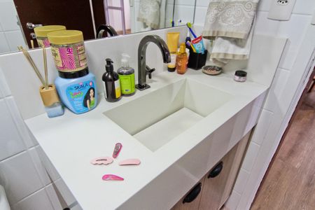 Apartamento à venda com 70m², 2 quartos e 1 vaga Apartamento à venda com 70m², 2 quartos e 1 vagaBanheiro