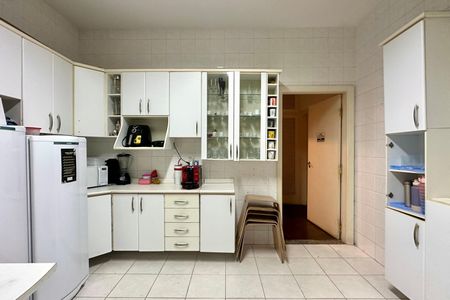 Casa à venda com 400m², 6 quartos e 2 vagas Casa à venda com 400m², 6 quartos e 2 vagasCozinha