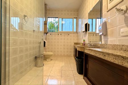 Casa à venda com 400m², 6 quartos e 2 vagas Casa à venda com 400m², 6 quartos e 2 vagasBanheiro da Suíte