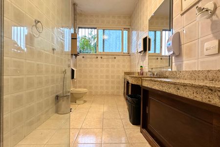 Casa à venda com 400m², 6 quartos e 2 vagas Casa à venda com 400m², 6 quartos e 2 vagasBanheiro da Suíte