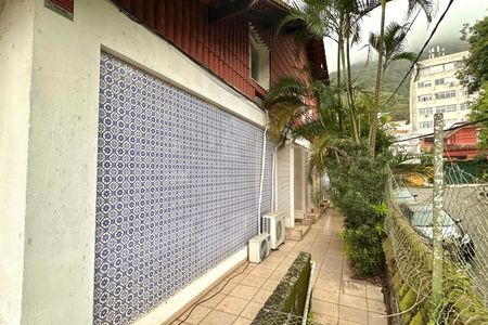 Casa à venda com 400m², 6 quartos e 2 vagas Casa à venda com 400m², 6 quartos e 2 vagasÁrea Externa