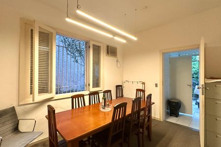 Casa à venda com 400m², 6 quartos e 2 vagas Casa à venda com 400m², 6 quartos e 2 vagasSala de Jantar