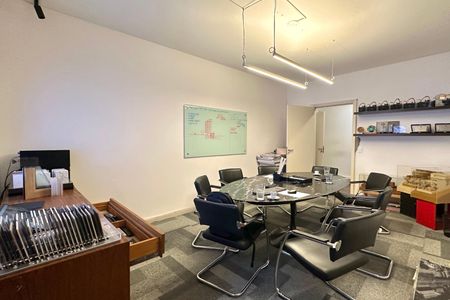 Casa à venda com 400m², 6 quartos e 2 vagas Casa à venda com 400m², 6 quartos e 2 vagasQuarto 1