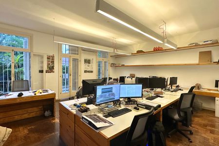 Casa à venda com 400m², 6 quartos e 2 vagas Casa à venda com 400m², 6 quartos e 2 vagasSala