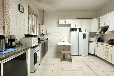 Casa à venda com 400m², 6 quartos e 2 vagas Casa à venda com 400m², 6 quartos e 2 vagasCozinha