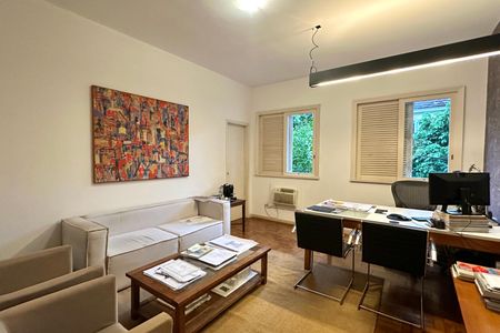 Casa à venda com 400m², 6 quartos e 2 vagas Casa à venda com 400m², 6 quartos e 2 vagasSuíte