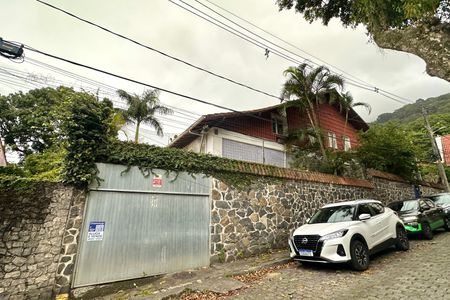 Casa à venda com 400m², 6 quartos e 2 vagas Casa à venda com 400m², 6 quartos e 2 vagasPlaca